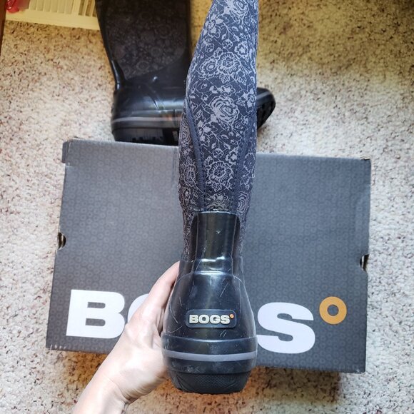 Bogs boots size 7 black floral like new - Picture 3 of 5